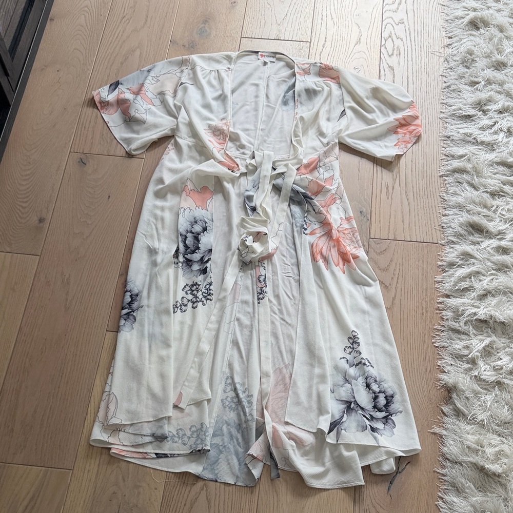 L'ATISTE Cream and Pink Floral Kimono
